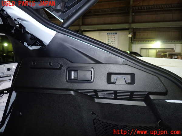 5UPJ-21647675]プジョー・408(P54HN05)右リアピラートリム 中古_m0002.jpg