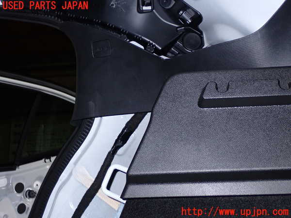 5UPJ-21647675]プジョー・408(P54HN05)右リアピラートリム 中古_m0003.jpg