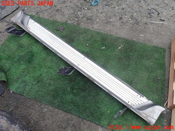 5UPJ-21661390]ハイラックスサーフ(KZN185W)右サイドステップ 中古_m0001.jpg