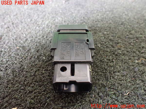 5UPJ-21666290]ハイラックスサーフ(KZN185W)ハザードスイッチ 中古_m0003.jpg