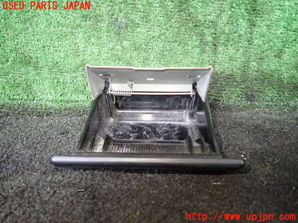 5UPJ-21667821]ハイラックスサーフ(KZN185W)灰皿1 中古_m0001.jpg