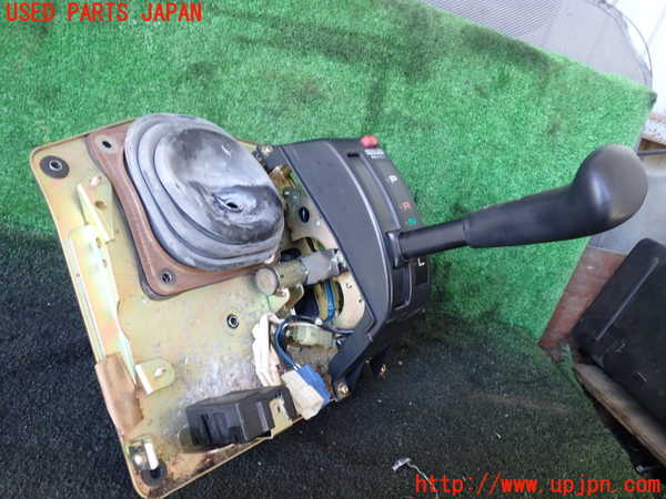 5UPJ-21677555]ランクル80系(FZJ80G)ATシフトレバー 中古_m0003.jpg