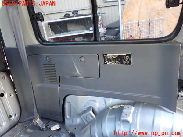 5UPJ-21677680]ランクル80系(FZJ80G)左リアピラートリム 中古_m0001.jpg
