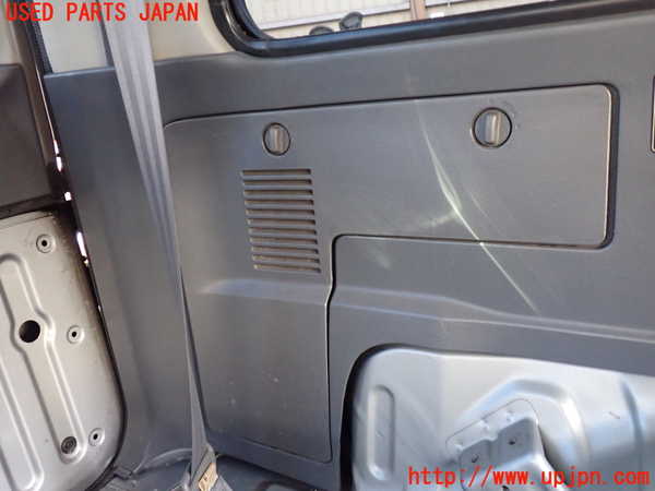 5UPJ-21677680]ランクル80系(FZJ80G)左リアピラートリム 中古_m0003.jpg