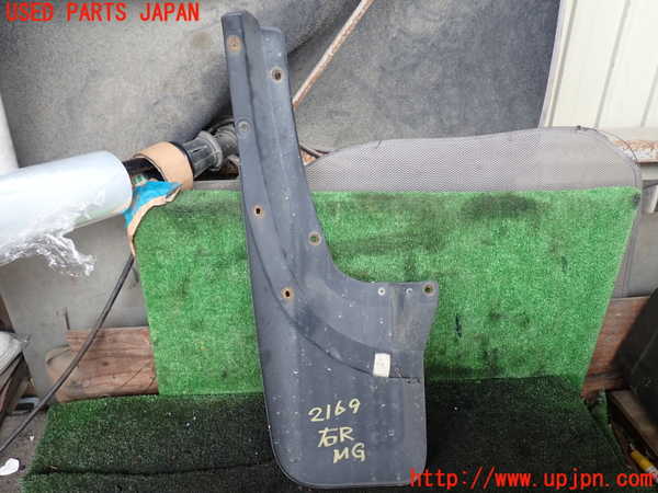 5UPJ-21691454]ハイラックスサーフ(KDN215W)右リアマッドガード(泥除け) 中古_m0001.jpg