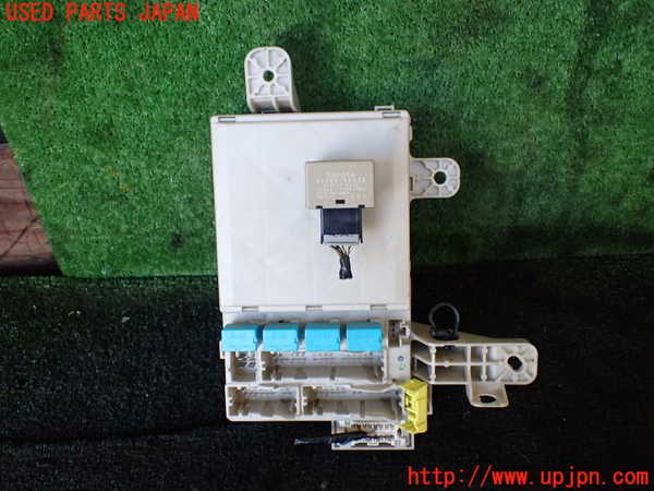 5UPJ-21696741]ハイラックスサーフ(KDN215W)ヒューズボックス1 中古_m0002.jpg