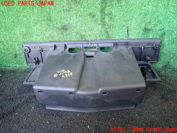 5UPJ-21697516]ハイラックスサーフ(KDN215W)グローブボックス1 中古_m0003.jpg