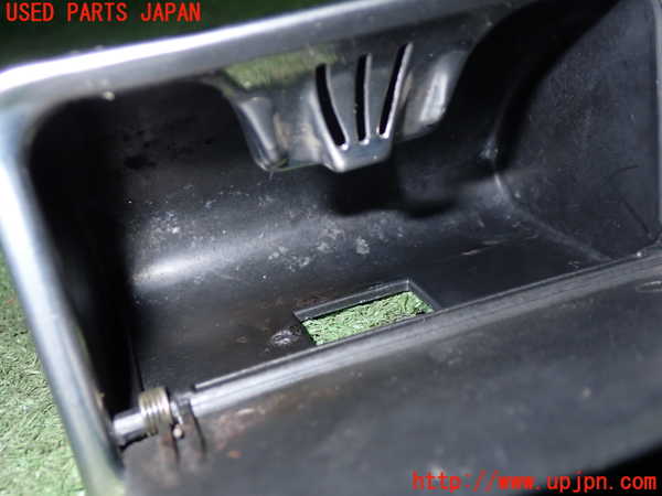 5UPJ-21717821]アルファロメオ・156 GTA(932AXB)灰皿1 中古_m0004.jpg