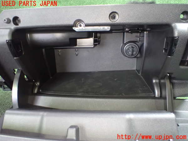 5UPJ-21737516]BMW ミニ(MINI)クーパーD クロスオーバー(XD20F R60)グローブボックス1 中古_m0003.jpg