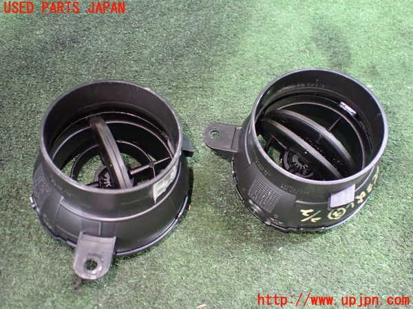 5UPJ-21737528]BMW ミニ(MINI)クーパーD クロスオーバー(XD20F R60)エアコン吹き出し口3 (真中) 中古_m0004.jpg