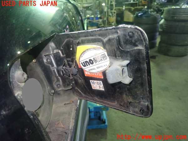 5UPJ-21741690]スープラ(JZA70)フューエルリッド 中古_m0003.jpg