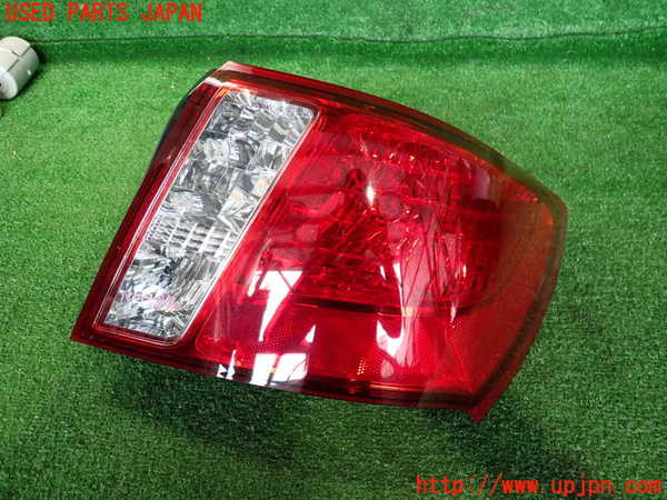 2UPJ-21761530]インプレッサ WRX-STi(GVB)右テールランプ 中古_m0001.jpg