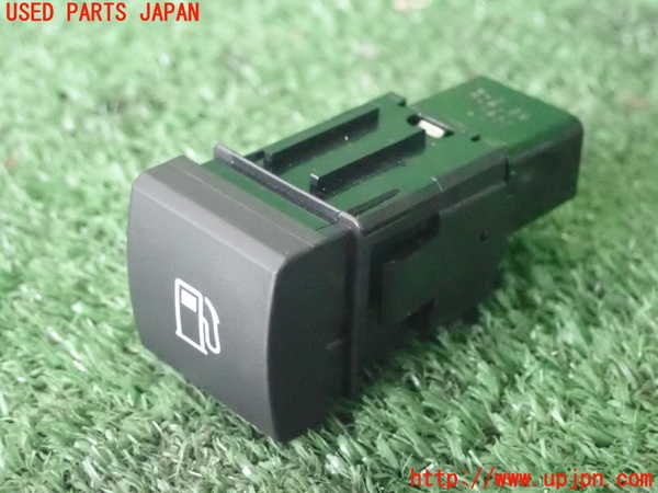 5UPJ-21786310]プリウス(MXWH65)スイッチ5 (給油口) 中古_m0001.jpg