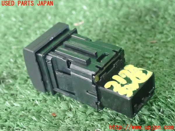 5UPJ-21786310]プリウス(MXWH65)スイッチ5 (給油口) 中古_m0002.jpg