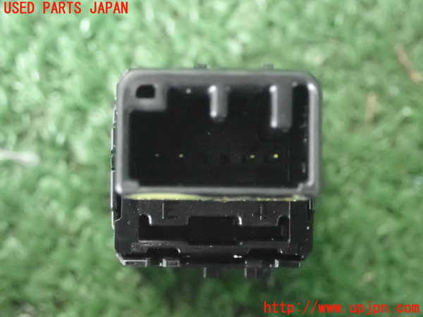 5UPJ-21786310]プリウス(MXWH65)スイッチ5 (給油口) 中古_m0004.jpg