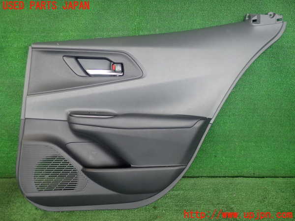 5UPJ-21781294]プリウス(MXWH65)右後ドア内張り 中古_m0001.jpg