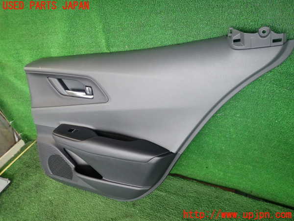 5UPJ-21781294]プリウス(MXWH65)右後ドア内張り 中古_m0002.jpg