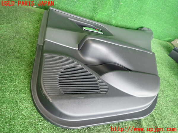 5UPJ-21781294]プリウス(MXWH65)右後ドア内張り 中古_m0003.jpg