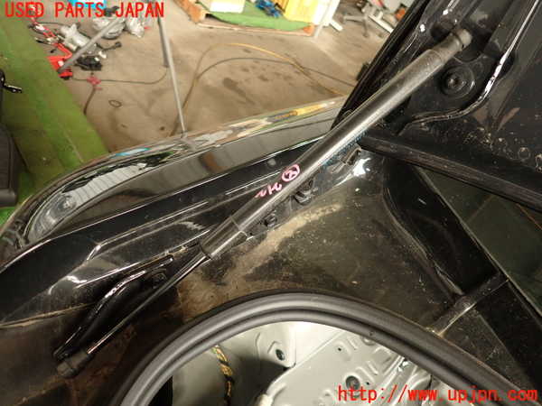 5UPJ-21791506]BMW M2 クーペ F87(1H30)トランクダンパー 中古_m0002.jpg