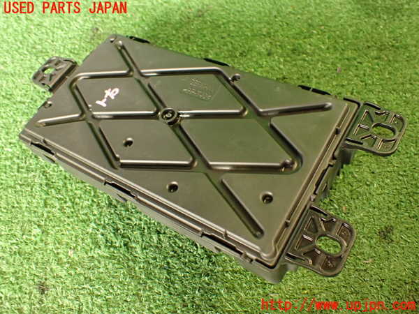 5UPJ-21796743]BMW M2 クーペ F87(1H30)ヒューズボックス3(室内 車内