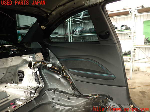 5UPJ-21797680]BMW M2 クーペ F87(1H30)左リアピラートリム 中古_m0001.jpg