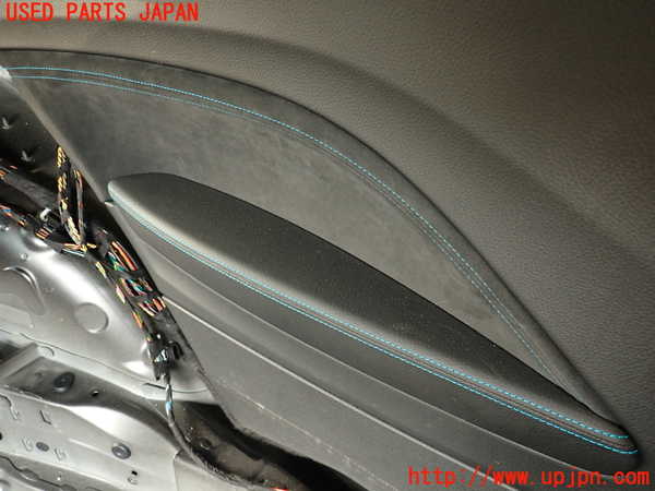 5UPJ-21797680]BMW M2 クーペ F87(1H30)左リアピラートリム 中古_m0003.jpg
