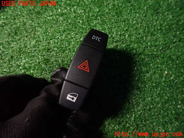 5UPJ-21806290]BMW 135i クーペ(UC35)ハザードスイッチ 中古 【E82】_m0001.jpg