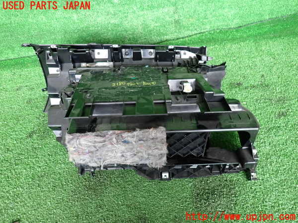 5UPJ-21807516]BMW 135i クーペ(UC35)グローブボックス1 中古 【E82】_m0003.jpg