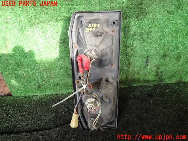 1UPJ-21821530]ランクル70系(BJ73V)右テールランプ 中古_m0002.jpg