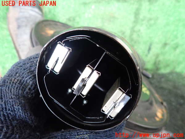 1UPJ-21822560]ランクル70系(BJ73V)エアクリーナーボックス 中古_m0002.jpg
