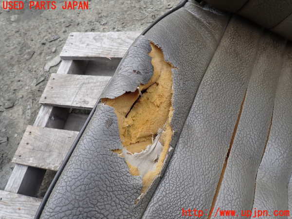 1UPJ-21827035]ランクル70系(BJ73V)運転席シート ジャンク部品取り_m0003.jpg