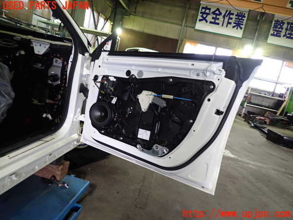 5UPJ-21851230]ベンツ CLA180 シューティングブレーク X117(117942)右前ドア 中古_m0004.jpg