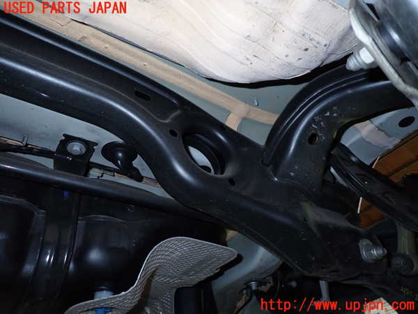 5UPJ-21855295]ベンツ CLA180 シューティングブレーク X117(117942)リアメンバー 中古_m0004.jpg