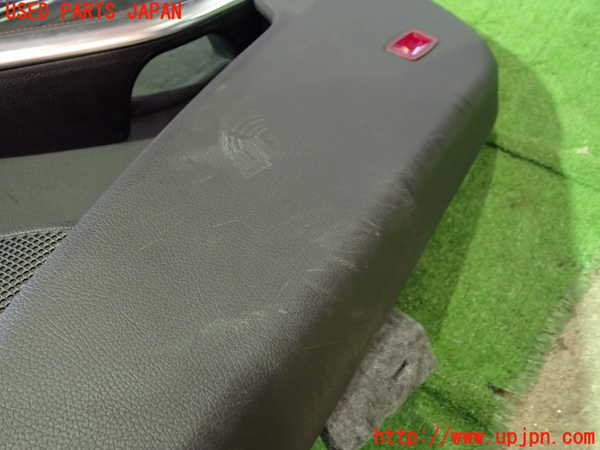 5UPJ-21851234]ベンツ CLA180 シューティングブレーク X117(117942)右前ドア内張り 中古_m0002.jpg