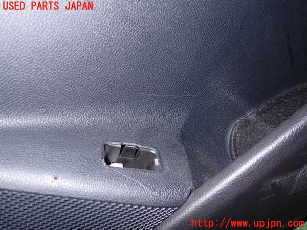 5UPJ-21851234]ベンツ CLA180 シューティングブレーク X117(117942)右前ドア内張り 中古_m0003.jpg