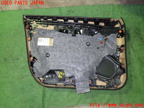 5UPJ-21851234]ベンツ CLA180 シューティングブレーク X117(117942)右前ドア内張り 中古_m0004.jpg