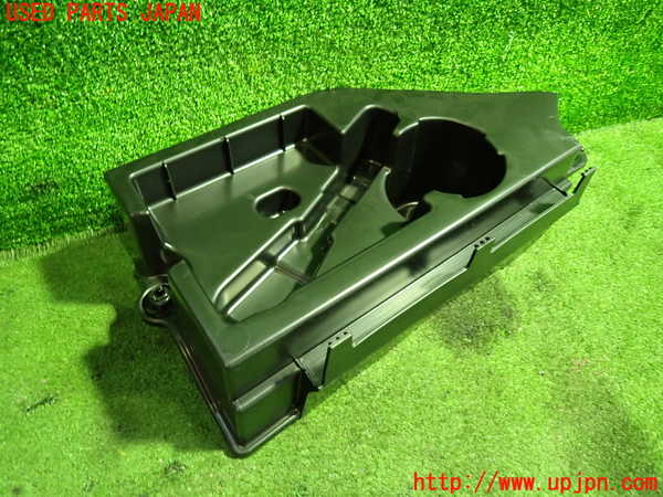 5UPJ-21857773]ベンツ CLA180 シューティングブレーク X117(117942)ラゲッジトレイ3 中古_m0001.jpg