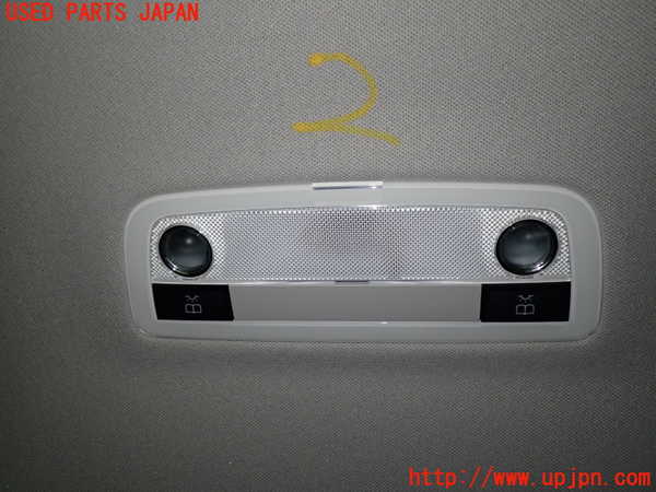 5UPJ-21856412]ベンツ CLA180 シューティングブレーク X117(117942)ルームランプ2（2列目） 中古_m0001.jpg