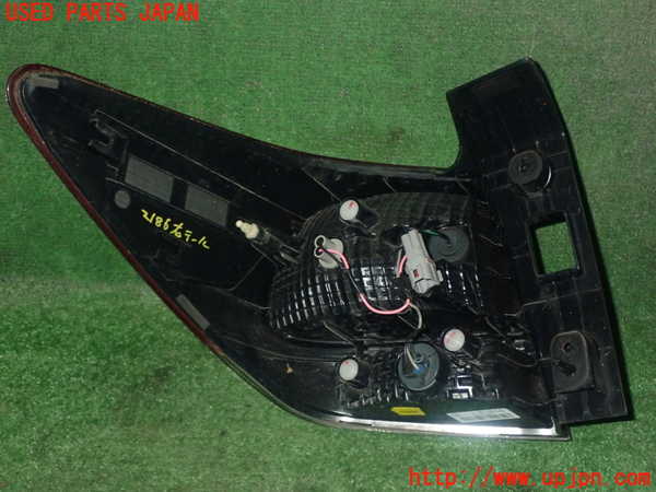 5UPJ-21861530]インプレッサ スポーツ(GT7)右テールランプ 中古_m0003.jpg