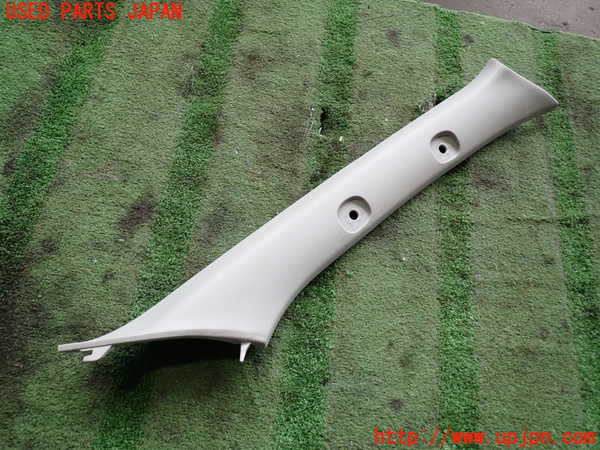2UPJ-21897655]レジアスエース(ハイエース200系)(KDH201V)右フロントピラートリム 中古_m0001.jpg