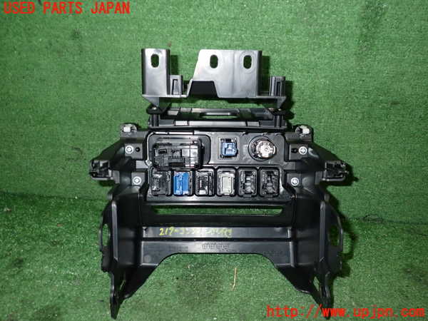 2UPJ-21907549]アウトランダーPHEV(GG3W)コンソール 中古_m0002.jpg