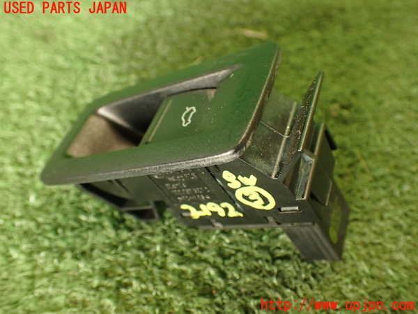 2UPJ-21926308]VW シロッコ(13CAV)スイッチ3 (トランク) 中古_m0001.jpg