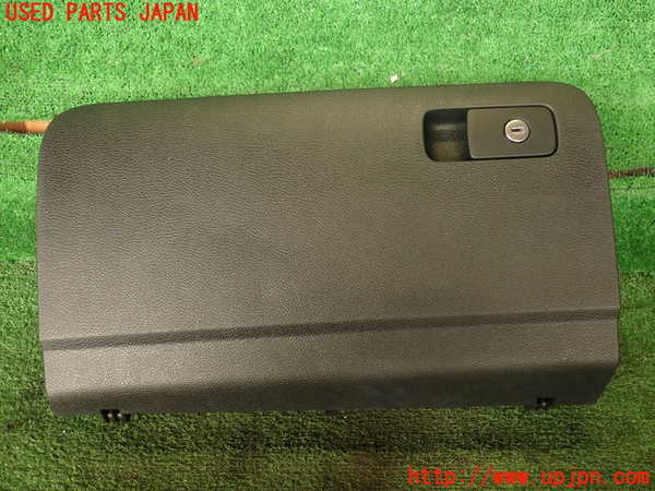2UPJ-21927516]VW シロッコ(13CAV)グローブボックス1 中古_m0001.jpg