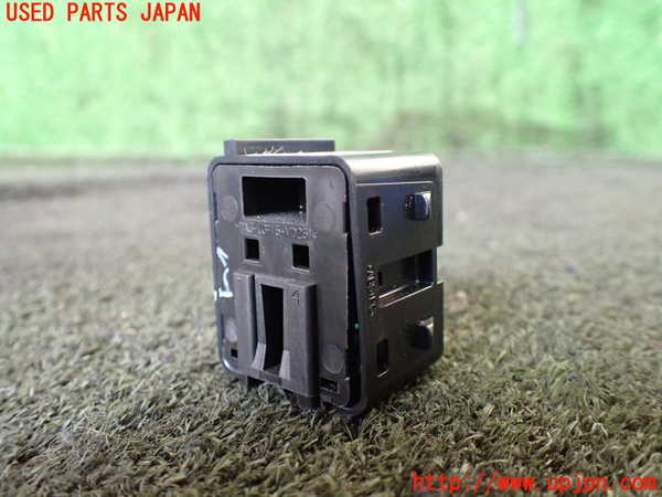 5UPJ-21946307]ジープグランドチェロキー(WK36P)スイッチ2 (バックドアオープナー) 中古_m0002.jpg