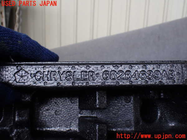 5UPJ-21947772]ジープグランドチェロキー(WK36P)ラゲッジトレイ2 中古_m0003.jpg