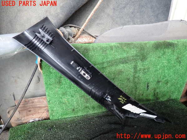 5UPJ-21947655]ジープグランドチェロキー(WK36P)右フロントピラートリム 中古_m0002.jpg
