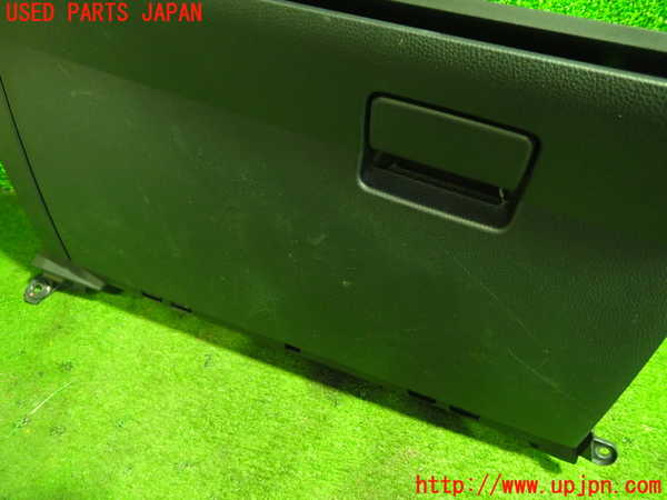 5UPJ-21967516]プリウス(ZVW60)グローブボックス1 中古_m0002.jpg