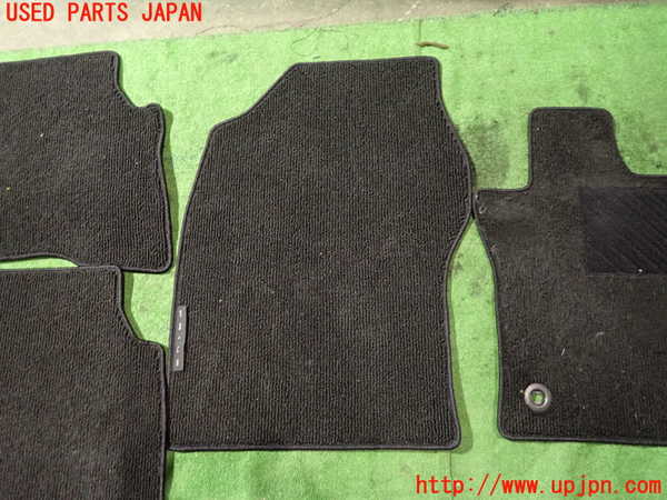 5UPJ-21967800]プリウス(ZVW60)フロアマット 中古_m0003.jpg