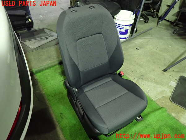 5UPJ-21967035]プリウス(ZVW60)運転席シート 中古_m0001.jpg