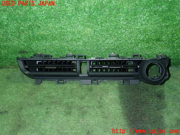 5UPJ-21967528]プリウス(ZVW60)エアコン吹き出し口3 (真中) 中古_m0001.jpg